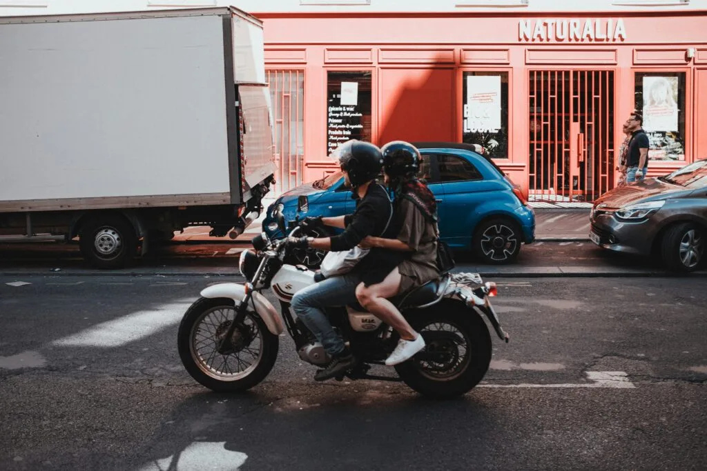 Moto dans la ville