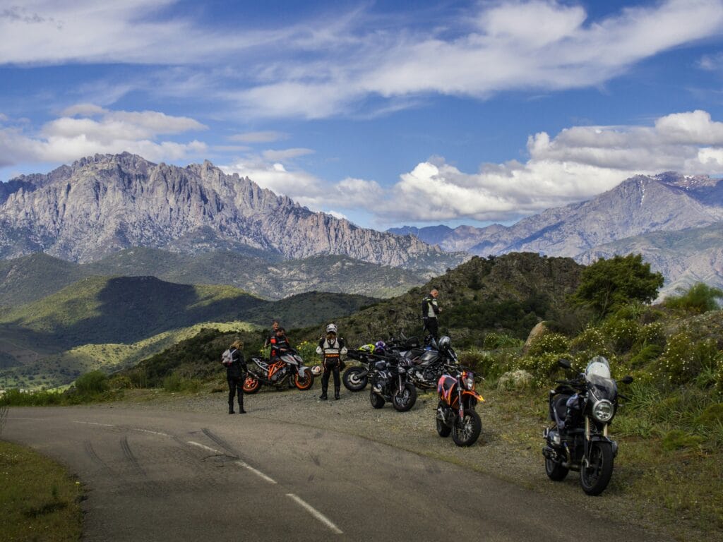 Motards en balade montagneuses 